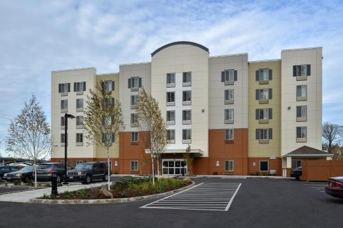 Фотография гостиницы Candlewood Suites Eugene Springfield, an IHG Hotel