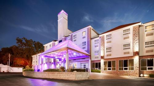 Фотография гостиницы Best Western Plus Sandusky Hotel & Suites