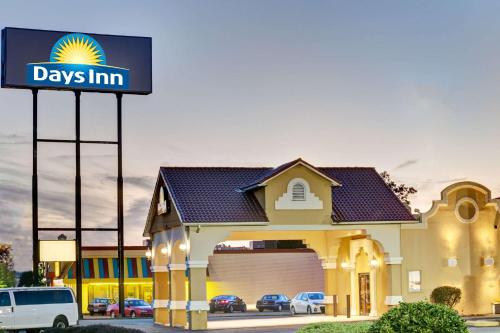 Фотография гостиницы Days Inn by Wyndham Louisville Airport Fair and Expo Center