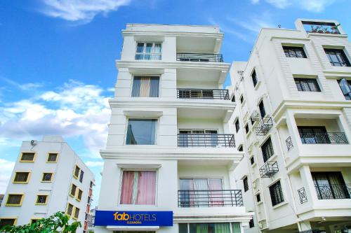 Фотография гостиницы FabHotel Eleanora Inn New Town - Fully Vaccinated Staff