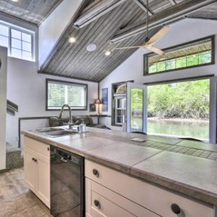 Фотография гостевого дома Floating Home on Columbia River with Provided Kayaks