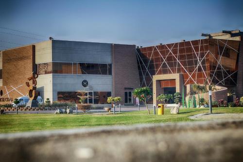 Фотография гостиницы Circle Club Faisalabad
