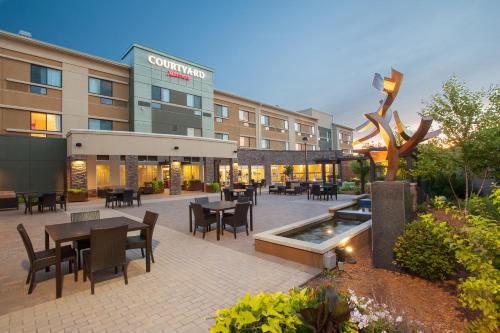 Фотография гостиницы Courtyard Mankato Hotel & Event Center
