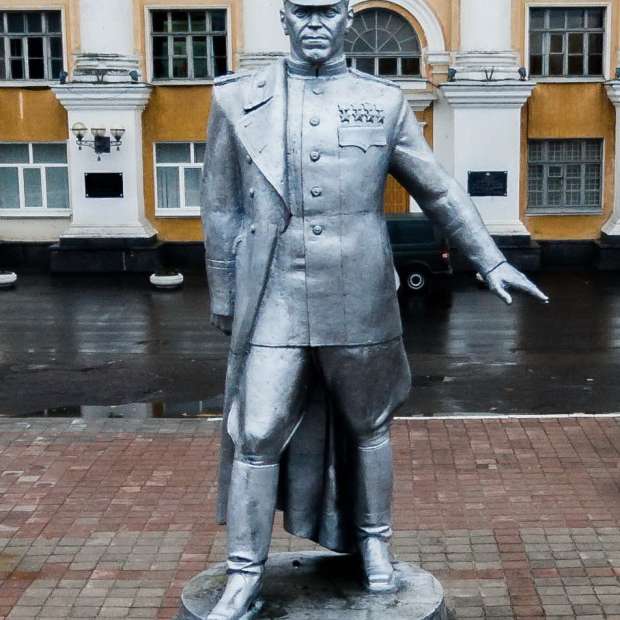 Фотографии памятника 
            Памятник маршалу  Г.К. Жукову