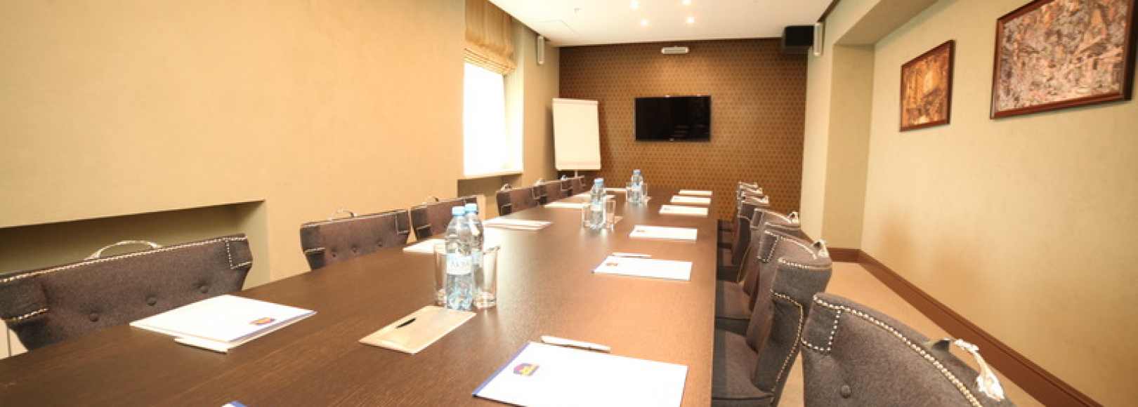 Фотография комнаты для переговоров Бенуа