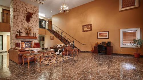 Фотография гостиницы SureStay Plus Hotel by Best Western Beeville