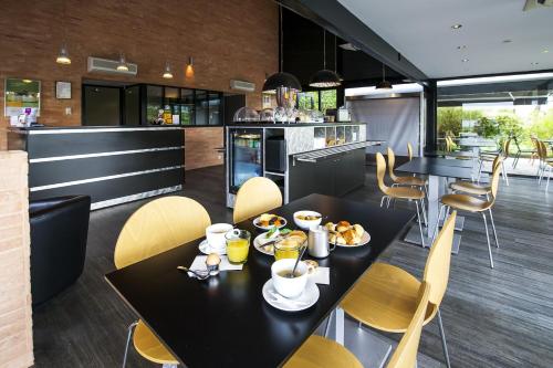 Фотография гостиницы The Originals Access Hôtel Bordeaux Aéroport