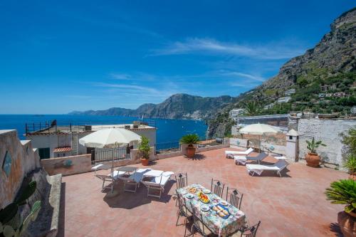 Фотография гостевого дома Casa Ella with Private Parking