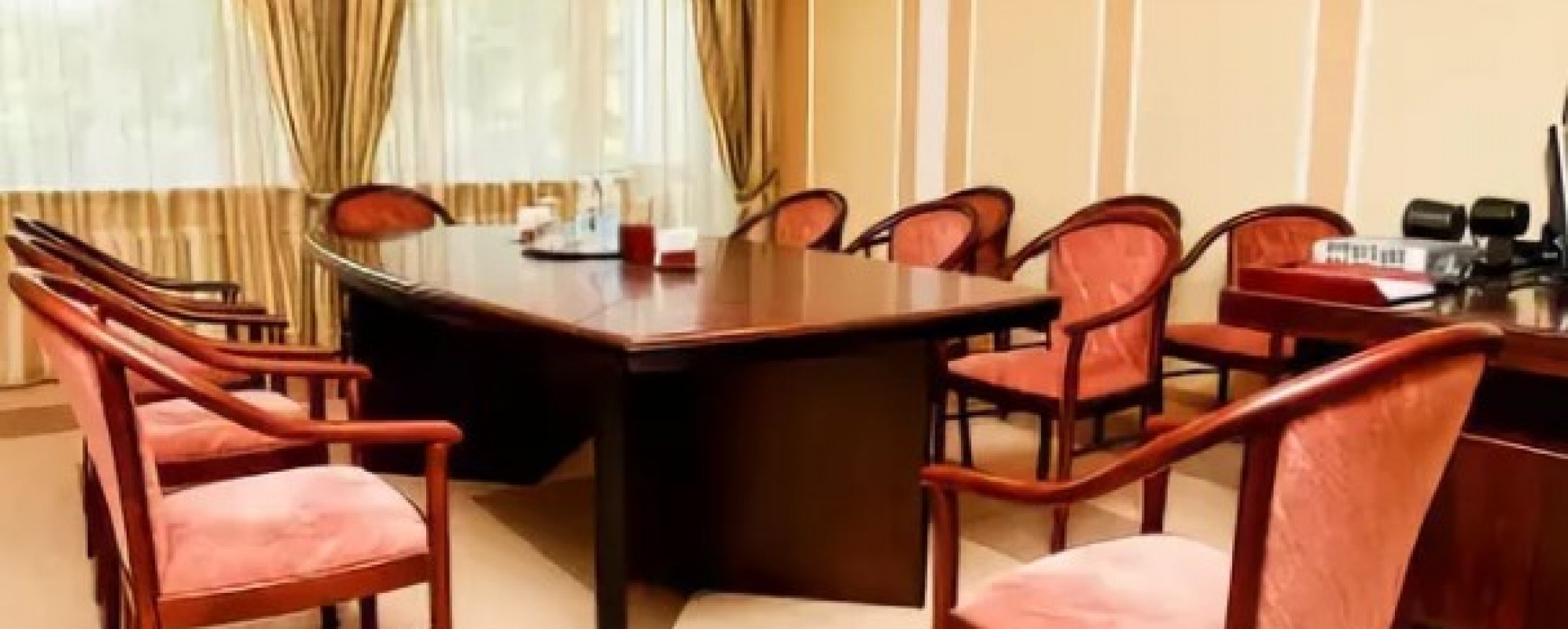 Фотографии комнаты для переговоров Шифалы