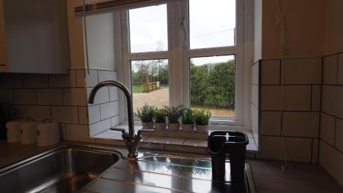 Фотография гостевого дома Hideaway Cottage