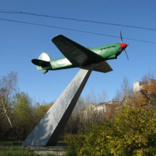 Фотография памятника Памятник Экипажу самолета Як-9Д
