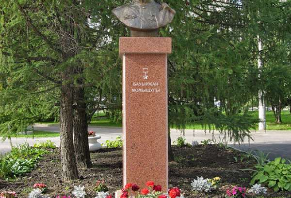 Фотография памятника Памятник-бюст Бауыржану Момышулы