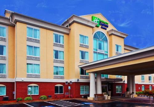 Фотография гостиницы Holiday Inn Express & Suites Columbia-I-26 @ Harbison Blvd, an IHG Hotel