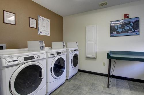 Фотография мотеля InTown Suites Extended Stay Birmingham AL Vestavia Hills