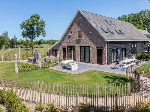 Фотография гостевого дома Very luxurious holiday home in beautiful Zeelandic style, suitable for 7 people