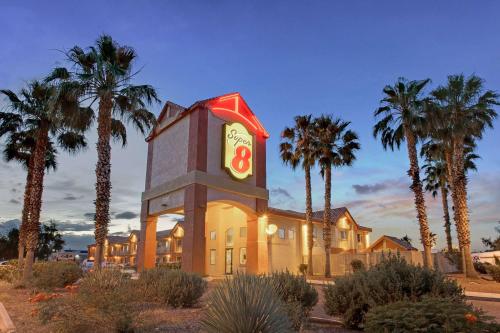 Фотография гостиницы Super 8 by Wyndham Tucson/Grant Road Area AZ