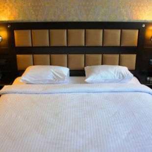 Фотография гостиницы Avan Plaza Hotel