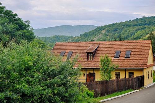 Фотография гостевого дома Zuzmó Guesthouse, Jósvafő, Aggtelek National Park - Stylish 150 year old farmhouse for 10 guests
