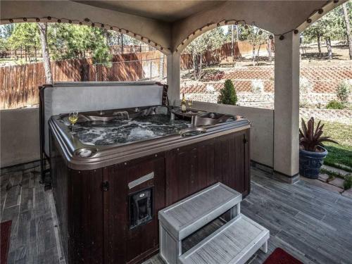 Фотография гостевого дома Gathering Place, 5 Bedrooms, Fireplace, Game Room, Sleeps 10