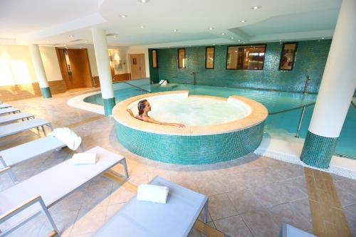 Фотография гостиницы Hotel Spa Vacances Bleues La Villa du Lac - Genève - Divonne Les Bains