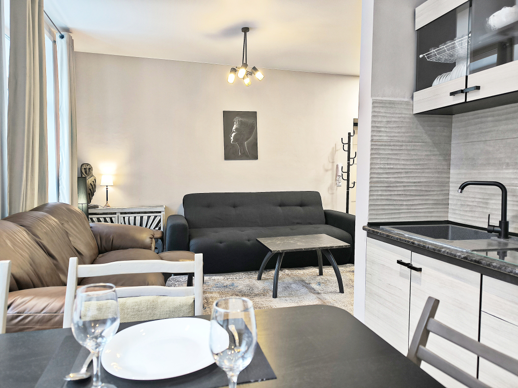 Фотография квартиры Квартира СУПЕРЦЕНТР!ПЛОЩАДЬ ПОБЕДЫ,ЗЫБИЦКАЯ, трёшка с балконом