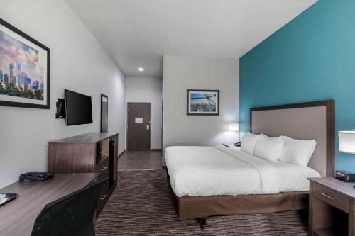 Фотография гостиницы Clarion Inn & Suites DFW North