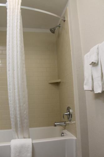 Фотография гостиницы Sonesta Simply Suites Wichita Northeast