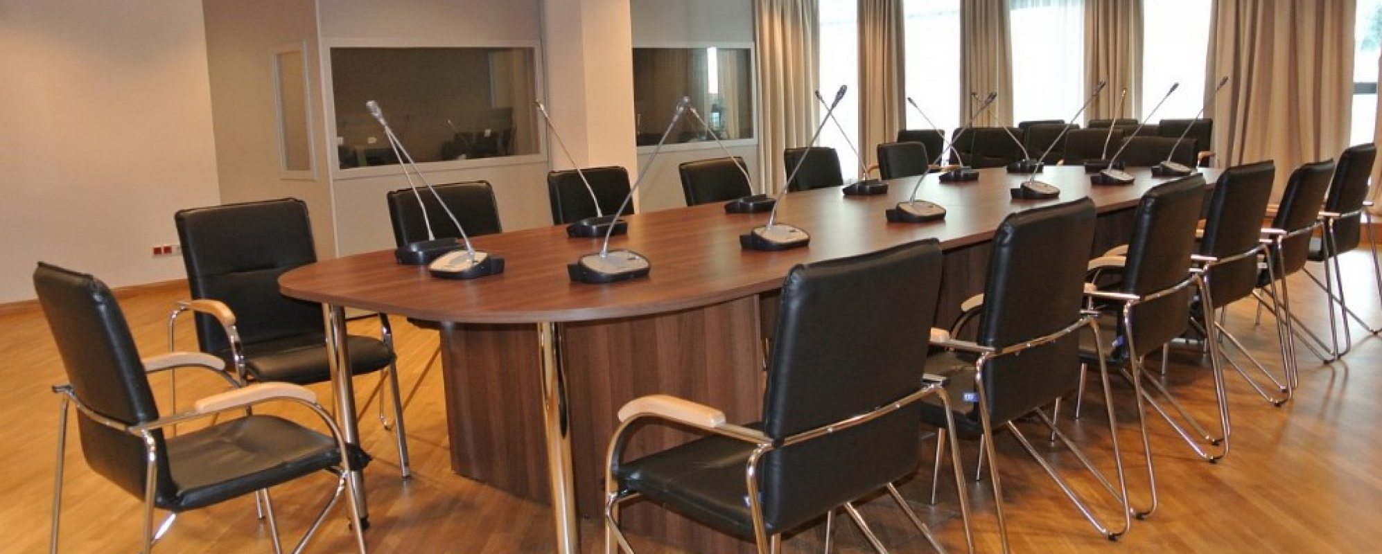 Фотографии конференц-зала Зал заседаний на 90 человек