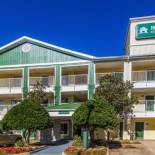 Фотография мотеля HomeTowne Studios by Red Roof Houston - West Oaks