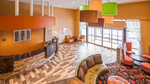 Фотография гостиницы Best Western Luxbury Inn Fort Wayne