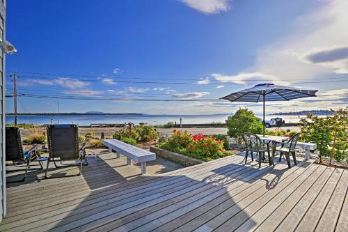 Фотографии гостевого дома 
            Birch Bay Waterfront Home - Steps to Beach!