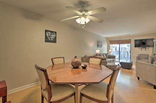 Фотография гостевого дома Condo with Discounted Rates Walk to Beach and Pool!