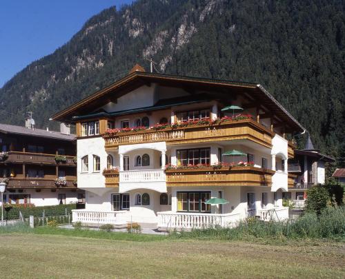 Фотография гостиницы Wohlfühl Hotel Robert - Ihr Bed & Breakfast in Mayrhofen