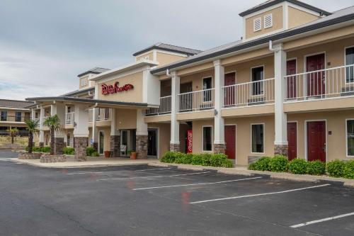 Фотография мини отеля Red Roof Inn & Suites Calhoun