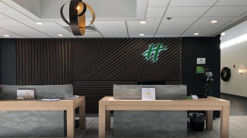 Фотография гостиницы Holiday Inn Roanoke - Valley View, an IHG Hotel