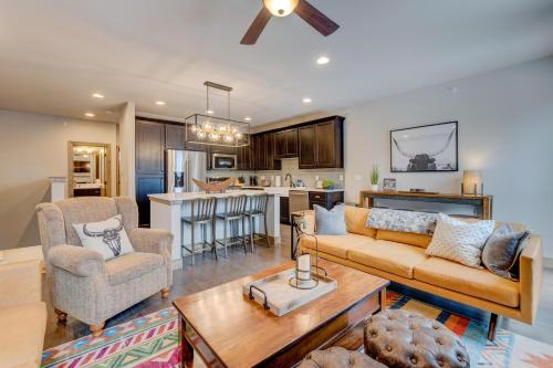 Фотография гостевого дома New Luxury Chalet #139 Near Resort With Hot Tub & Views - FREE Activities & Equipment Rentals Daily