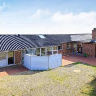 Фотографии гостевого дома
Four-Bedroom Holiday home in Ringkøbing 8