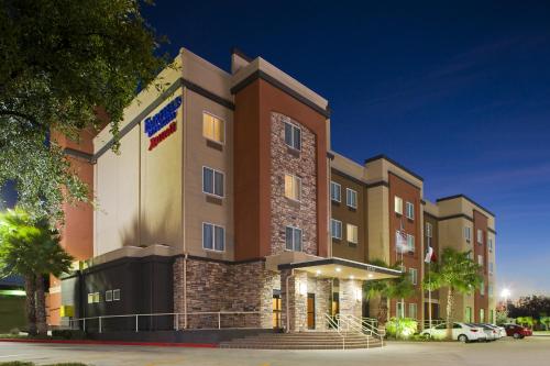 Фотография гостиницы Fairfield Inn & Suites Houston Hobby Airport