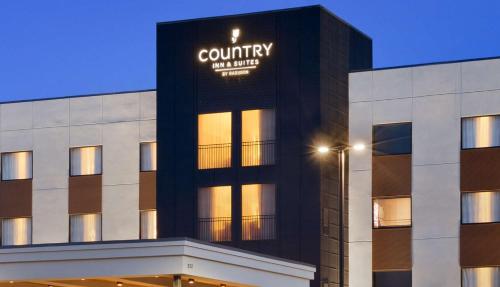 Фотографии гостиницы 
            Country Inn & Suites by Radisson, Oklahoma City - Bricktown, OK