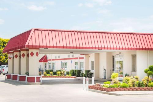 Фотография гостиницы Ramada by Wyndham Enid