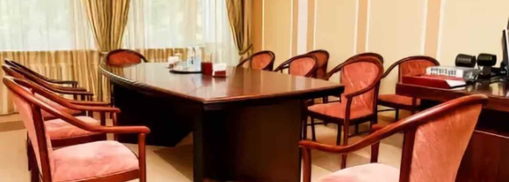 Фотография комнаты для переговоров Шифалы