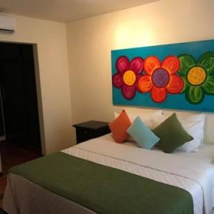 Фотографии мини отеля 
            GIRASSÓIS - QUARTOS