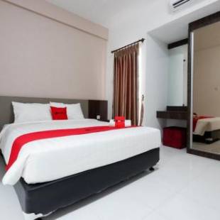 Фотографии гостевого дома 
            RedDoorz Apartment near Exit Toll Colomadu