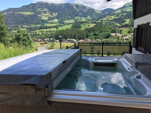 Фотография гостевого дома Moralodge chalet with hot tub