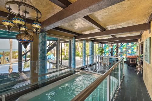 Фотографии гостевого дома
Luxe Beachfront Villa with Indoor Pool and Gulf View