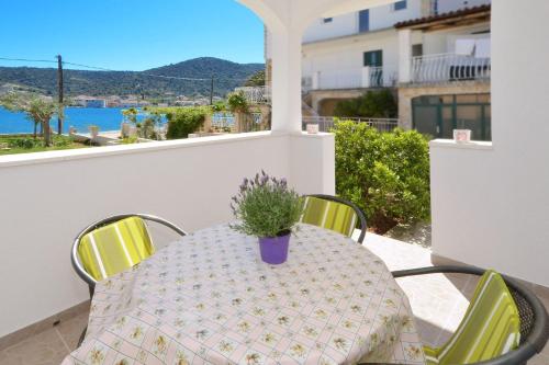 Фотография гостевого дома Holiday home Pazanin - 20m from the beach