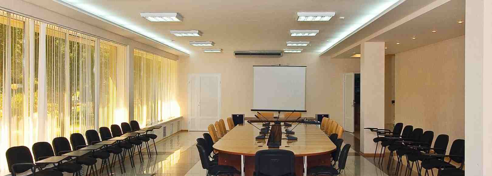 Фотография конференц-зала Голубая волна