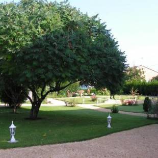 Фотографии гостиницы 
            Hôtel Côté Jardin