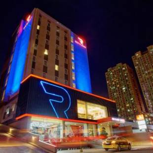 Фотографии гостиницы 
            Red Planet Manila Amorsolo - Quarantine Hotel