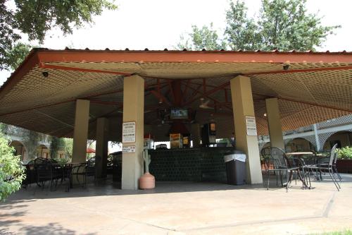 Фотография гостиницы Family Garden Inn & Suites